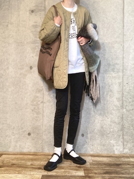 「マフラーコーデ」｜「アイテム（ノーカラージャケット）」を使った、エリーさん（レディース・163cm）の冬コーディネート