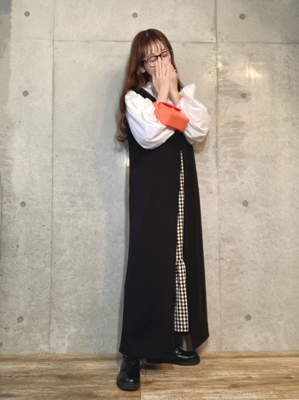 「tiptop、ギンガムチェック、マーメイドワンピース、ootd、ゆるコーデ、ワンピース、モノトーンコーデ、きれいめカジュアル、ロングワンピース、高身長女子、高身長コーデ」｜「toucher du briseの【yumi. コラボ】パフスリーブブラウス（シャツ/ブラウス、ホワイト系）」を使った、エリーさん（レディース・163cm）の夏コーディネートの1枚目の写真