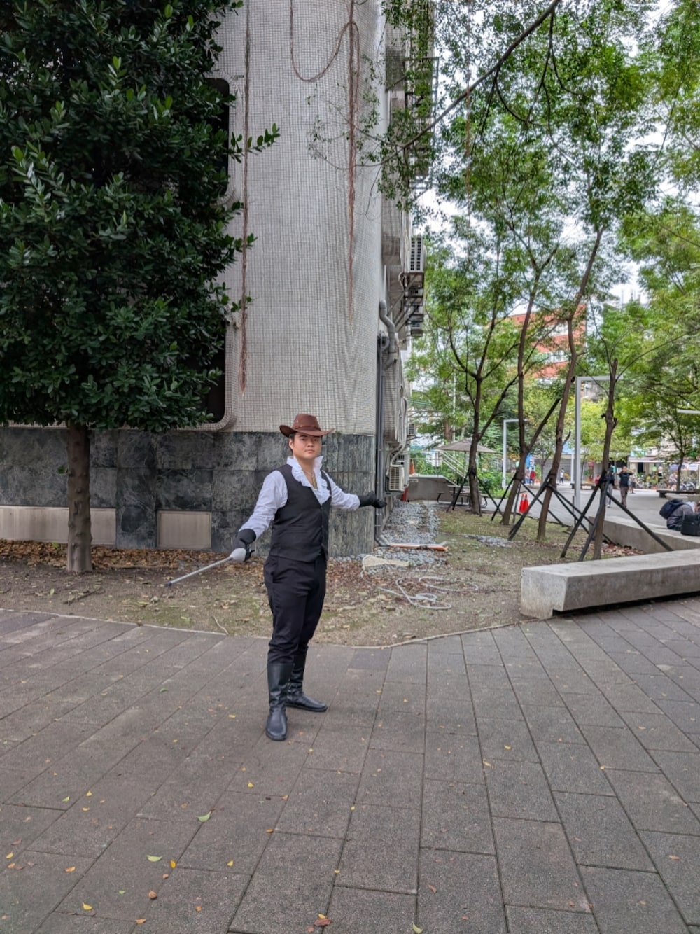 その他のTシャツ/カットソーを着用したメンズの秋コーディネートの1枚目の写真