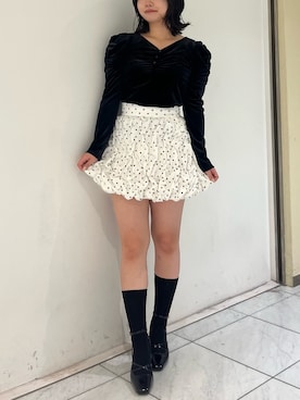 「dazzlin（ダズリン）のシアーベロアギャザーデザイントップス（Tシャツ/カットソー、ブラック系）」を使った、shioriさん（レディース・155cm）の冬コーディネート