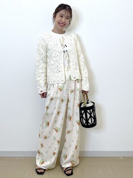 「OPAQUE.CLIP（オペークドットクリップ）のロゴプリントロングTシャツ【洗濯機OK】（Tシャツ/カットソー、ホワイト系）」を使った、Akiさん（レディース・157cm）の春コーディネート