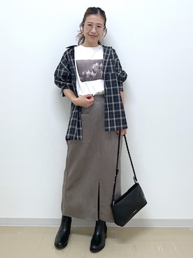 「OPAQUE.CLIP（オペークドットクリップ）のチェック柄シャツ【洗濯機OK】（シャツ/ブラウス、グレー系）」を使った、Akiさん（レディース・157cm）の秋コーディネート