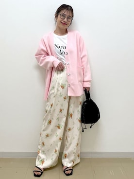 「OPAQUE.CLIP（オペークドットクリップ）のロゴプリントロングTシャツ【洗濯機OK】（Tシャツ/カットソー、ホワイト系）」を使った、Akiさん（レディース・157cm）の春コーディネート