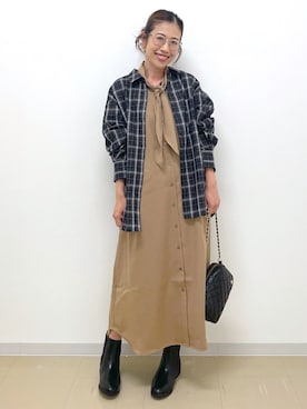 「OPAQUE.CLIP（オペークドットクリップ）のチェック柄シャツ【洗濯機OK】（シャツ/ブラウス、グレー系）」を使った、Akiさん（レディース・157cm）の秋コーディネート