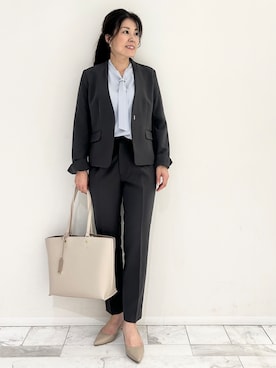 「アイテム（ノーカラージャケット、グレー系）」を使った、りなさん（レディース・156cm）の秋コーディネート