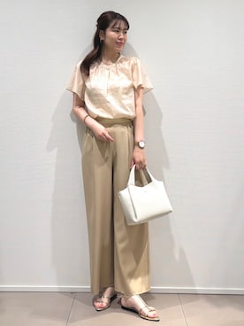 「COUP DE CHANCE（クードシャンス）の【手洗い可／日本製】セミワイドパンツ（その他パンツ、ベージュ系）」を使った、konamiさん（レディース・166cm）の夏コーディネート