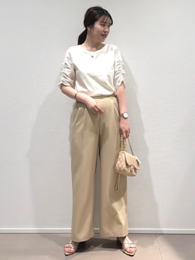 「COUP DE CHANCE（クードシャンス）の【手洗い可／日本製】袖ギャザーカットソー（Tシャツ/カットソー、ホワイト系）」を使った、konamiさん（レディース・166cm）の夏コーディネート