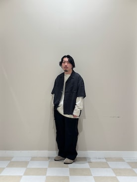 「ITEMS URBANRESEARCH（アイテムズ アーバンリサーチ）の撥水×イージーケア カーゴパンツ（カーゴパンツ、ブラック系）」を使った、ヤマモトさん（メンズ・168cm）の春コーディネート