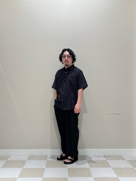 「ITEMS URBANRESEARCH（アイテムズ アーバンリサーチ）の『接触冷感/吸水速乾/イージーケア/UVカット』クイックドライリネンタッチ半袖シャツ（シャツ/ブラウス、ブラック系）」を使った、ヤマモトさん（メンズ・168cm）の春コーディネート