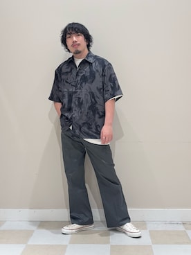 「ITEMS URBANRESEARCH（アイテムズ アーバンリサーチ）のマーブルプリントレギュラーカラーショートスリーブシャツ（シャツ/ブラウス、ブラック系）」を使った、ヤマモトさん（メンズ・168cm）の夏コーディネート
