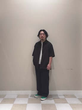 「URBAN RESEARCH DOORS（アーバンリサーチドアーズ）の『仁村紗和さん着用』『UR TECH』サマシェア シャツカーディガン（シャツ/ブラウス、ブラック系）」を使った、ヤマモトさん（メンズ・168cm）の春コーディネート