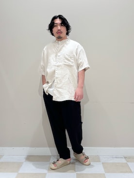「URBAN RESEARCH DOORS（アーバンリサーチドアーズ）のシルケットリネン バンドカラーショートスリーブシャツ（シャツ/ブラウス、ホワイト系）」を使った、ヤマモトさん（メンズ・168cm）の夏コーディネート