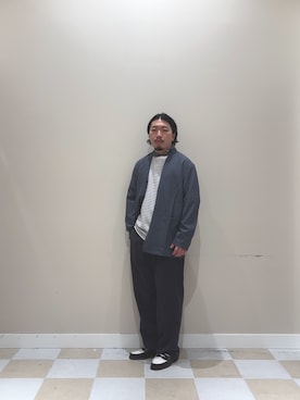 「ITEMS URBANRESEARCH（アイテムズ アーバンリサーチ）のヨウリュウ1-tuckテーパードパンツ（その他パンツ、グレー系）」を使った、ヤマモトさん（メンズ・168cm）の春コーディネート