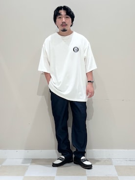 「ITEMS URBANRESEARCH（アイテムズ アーバンリサーチ）のLIGHT&FLEX サマーデニムパンツ（デニムパンツ、ブルー系）」を使った、ヤマモトさん（メンズ・168cm）の夏コーディネート