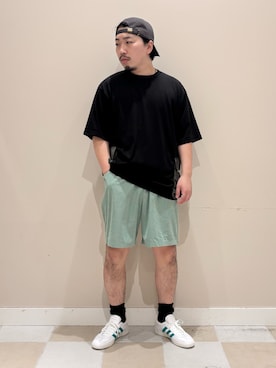 「ITEMS URBANRESEARCH（アイテムズ アーバンリサーチ）のサイドポケットキリカエクルーネックTシャツ（Tシャツ/カットソー、ブラック系）」を使った、ヤマモトさん（メンズ・168cm）の夏コーディネート