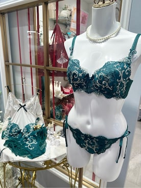 「アイテム（インナーウェア/肌着、グリーン系）」を使った、nishiさん（レディース・164cm）の冬コーディネート