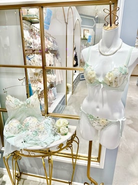 「アイテム（インナーウェア/肌着、グリーン系）」を使った、nishiさん（レディース・164cm）の春コーディネート