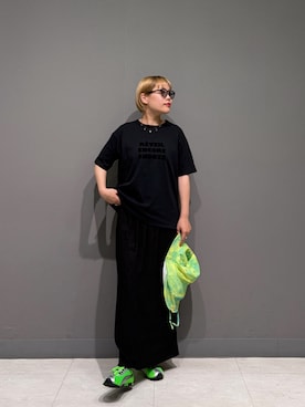「URBAN RESEARCH DOORS（アーバンリサーチドアーズ）のFORK&SPOON　フロッキーロゴショートスリーブTシャツ（Tシャツ/カットソー、ブラック系）」を使った、louisさん（レディース・153cm）の春コーディネート