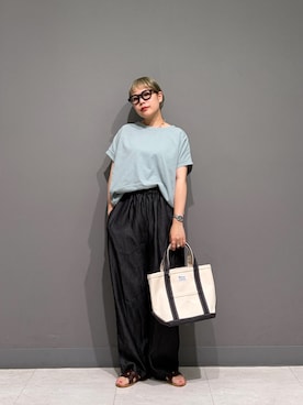 「URBAN RESEARCH DOORS（アーバンリサーチドアーズ）のリネンタッチBACKボタンプルオーバー | バックボタン/夏/大人カジュアル/バックデザイン/シンプル/ベーシック（Tシャツ/カットソー）」を使った、louisさん（レディース・153cm）の夏コーディネート