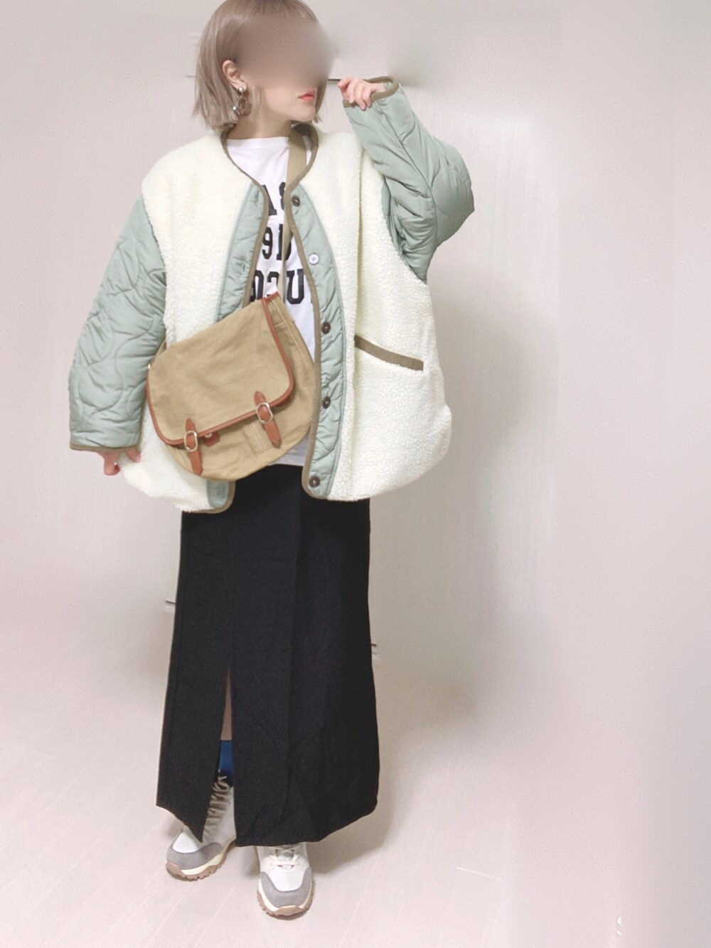 「ECRIRE、エクリール、zucca、ロゴT、ショルダーバッグ、ナロースカート、ダッドスニーカー、ANGIE VINTAGE、ANGIE、大人カジュアル、lineastoria」｜「ECRIREの【miho.a.nicoコラボ】キルティングジャケット（ノーカラージャケット、ホワイト系）」を使った、Ⓜ︎さん（レディース・152cm）の秋コーディネートの1枚目の写真
