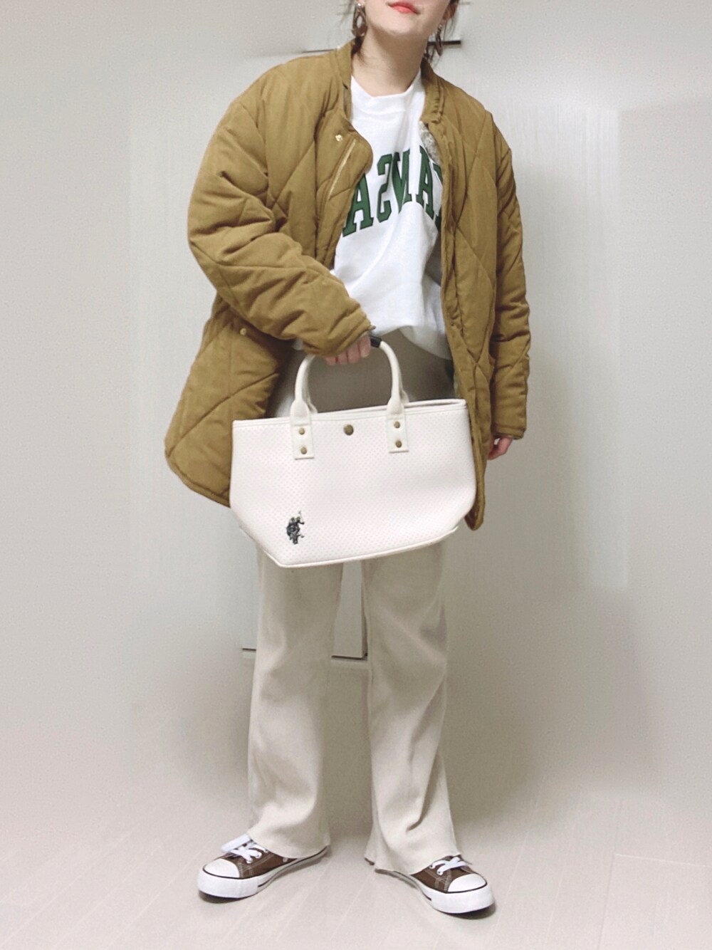 「Chillfar、w closet、U.S.POLO ASSN.、ネオプレン、トートバッグ、キルティングコート、ロゴスウェット、リブパンツ、大人カジュアル」｜「Chillfarの襟つき中綿キルティングコート/襟取り外し可能（ダウンジャケット/コート、イエロー系）」を使った、Ⓜ︎さん（レディース・152cm）の冬コーディネートの1枚目の写真