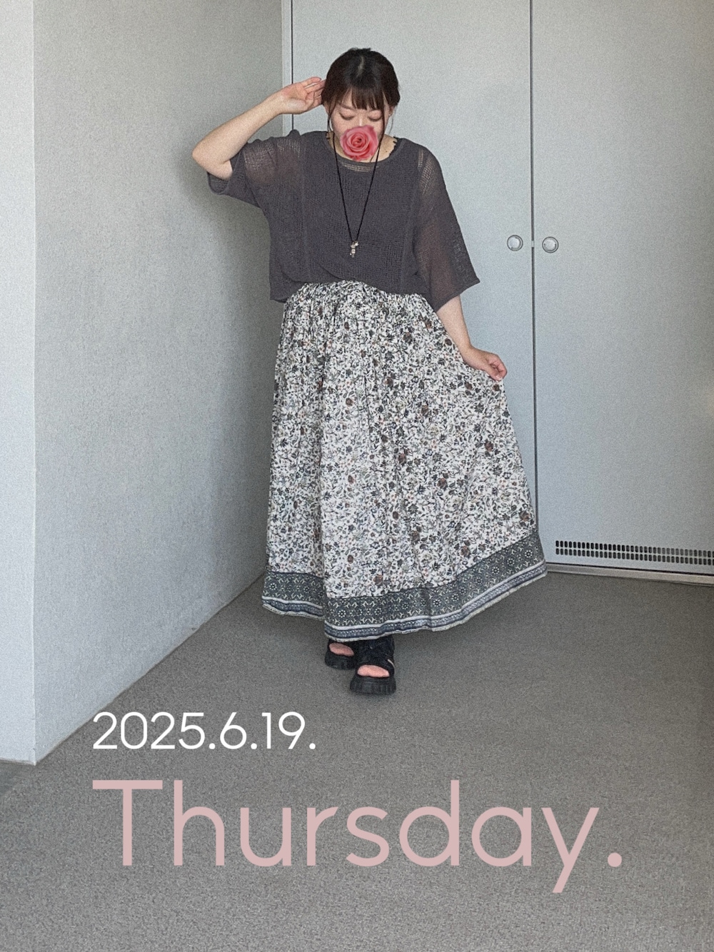 「大人かわいい、透かし編みニット、柄スカート」｜「rpsのアイテム（ネックレス、シルバー系）」を使った、ゆめかさん（レディース・153cm）の夏コーディネートの1枚目の写真