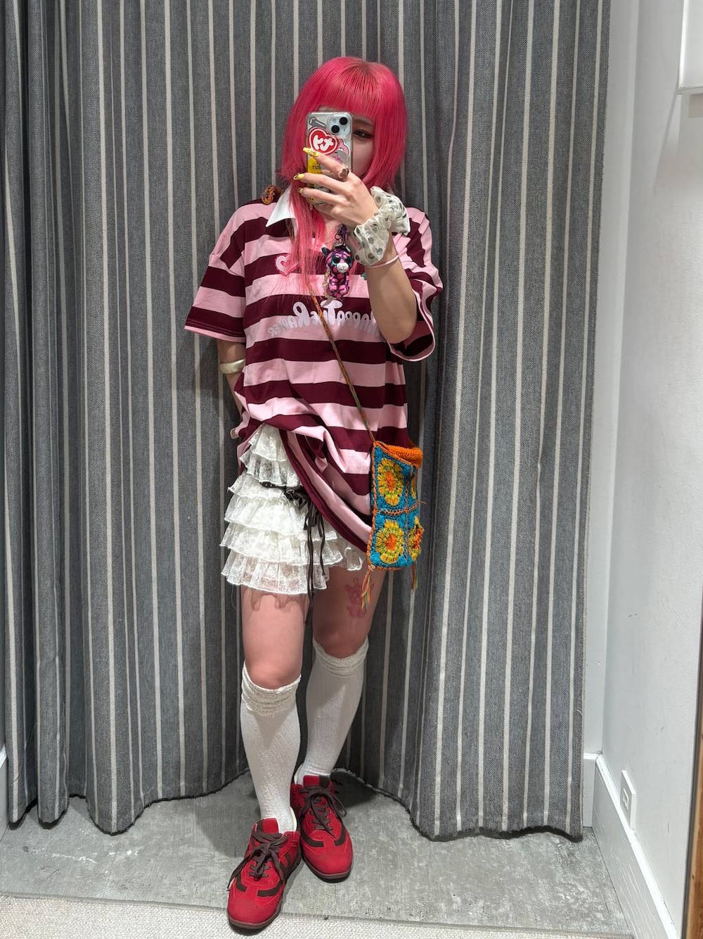「個性派、差し色コーデ、FOREVER 21、レイヤードスタイル」｜「FOREVER 21の【2024FW】レースフリルショートパンツ（その他パンツ、ホワイト系）」を使った、るったんさん（レディース・150cm）の夏コーディネートの1枚目の写真