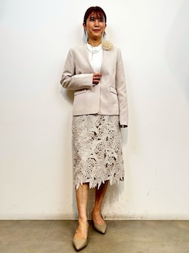 「アイテム（ブローチ/コサージュ、ベージュ系）」を使った、yumiさん（レディース・154cm）の冬コーディネート