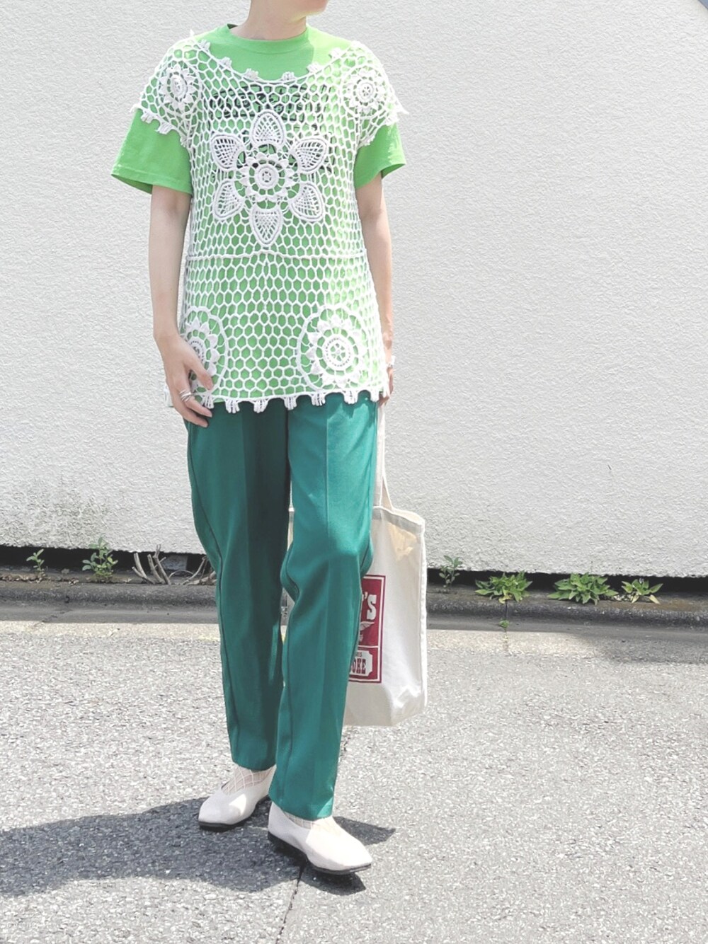 「メッシュトップス、メッシュ、夏だ！Tシャツ着よう！、古着女子、みどりがすき。、古着コーデ、編み上げトップス、Tシャツ/カットソー、プチプラコーデ、ビタミンカラー、韓国ファッション、カジュアルコーデ、透かし編みニット」｜「PAGEBOYの【XS/S/M/L/XLサイズ】【WEB限定アイテム】センタープレスフレアパンツ（スラックス、グリーン系）」を使った、my__na...さん（レディース・164cm）の夏コーディネートの1枚目の写真