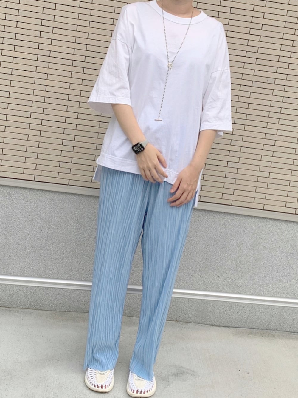 「プリーツパンツ、休日スタイル、ビタミンカラー、夏だ！Tシャツ着よう！、ビッグシルエット、シンプルコーデ、夏コーデ、プチプラ、ユニクロ、ラクチンコーデ」｜「DHOLICのグロッシープリーツパンツ（スラックス、ブルー系）」を使った、my__na...さん（レディース・164cm）の夏コーディネートの1枚目の写真