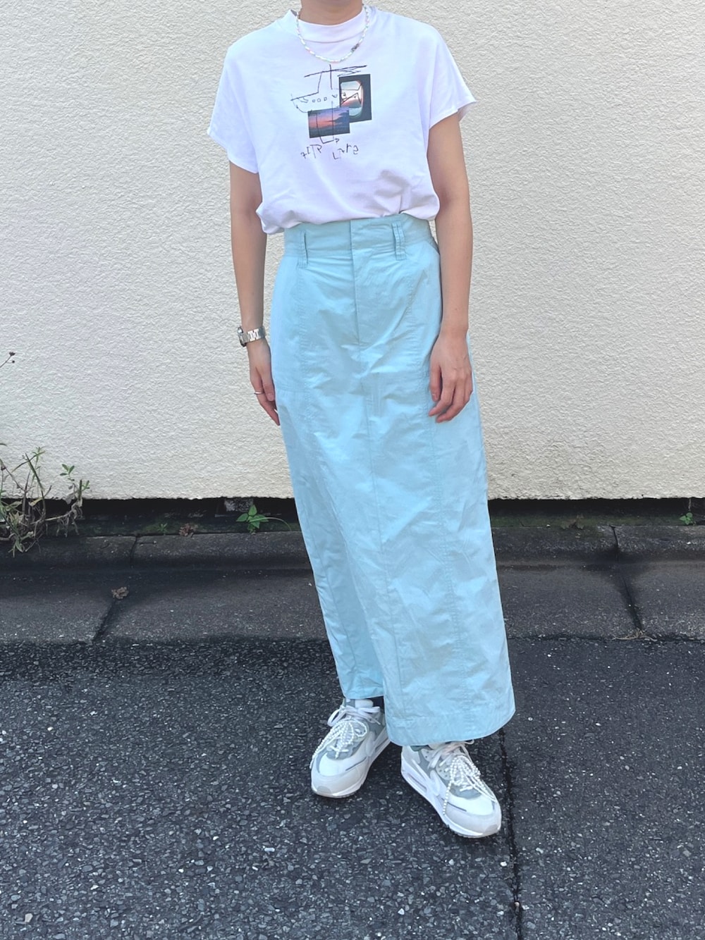 「ロゴT、夏だ！Tシャツ着よう！、スニーカーコーデ、スポーツミックス、夏ファッション、スカート×スニーカー、スカートスタイル、ロンスカ」｜「LILY BROWNのアイテム（スカート、ブルー系）」を使った、my__na...さん（レディース・164cm）の夏コーディネートの1枚目の写真
