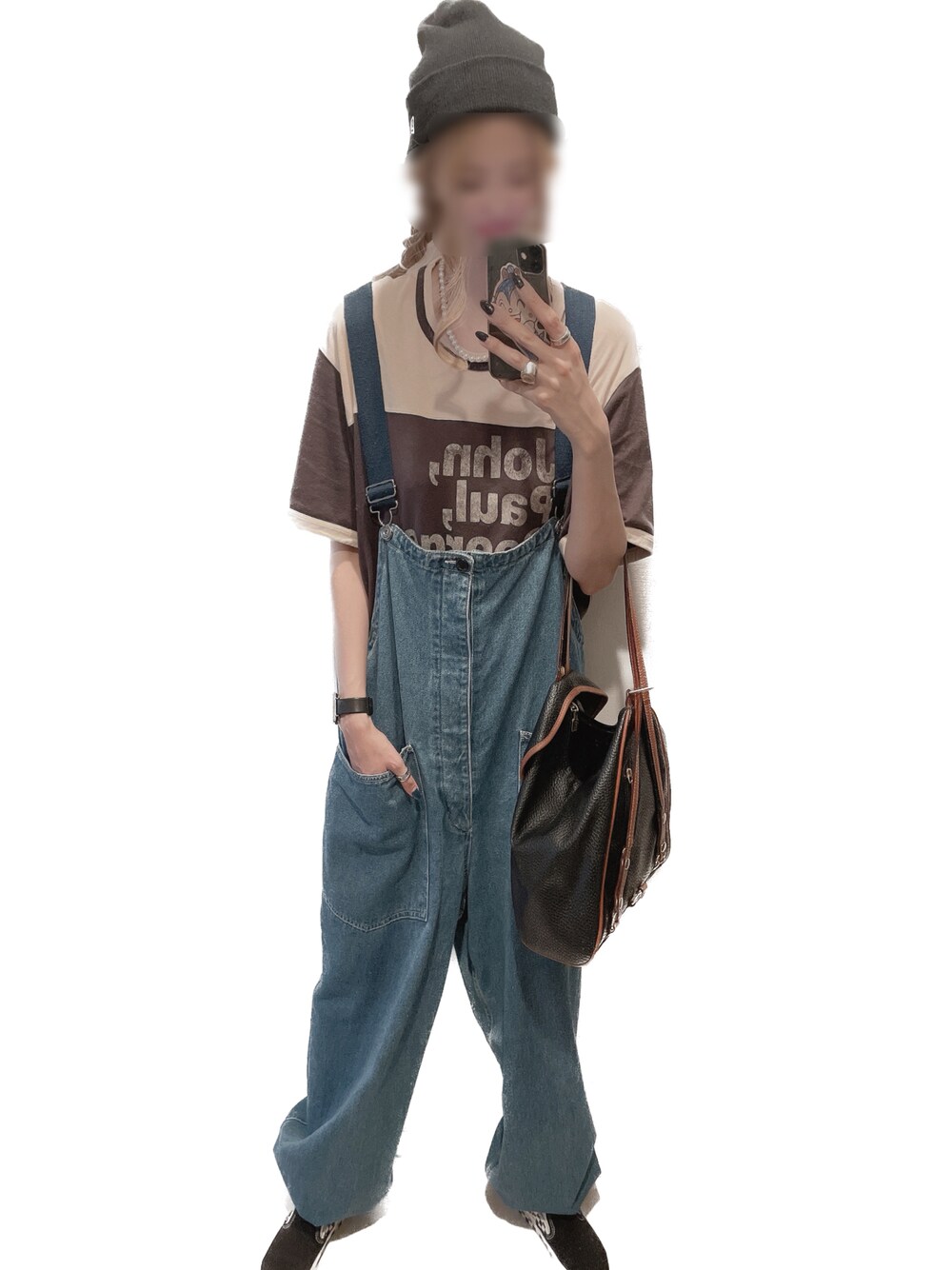 「カジュアル、シンプル、ママコーデ、ロゴT、Tシャツ、オーバーオール、ニット帽、スニーカー、VANS、古着、おしゃれさんと繋がりたい、ootd、デニム、夏コーデ」｜「古着のアイテム（Tシャツ/カットソー、グレー系）」を使った、mik_.さん（レディース・162cm）の夏コーディネートの1枚目の写真