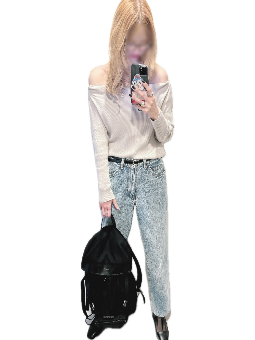 「カジュアル、シンプル、ママコーデ、ニット、デニム、オフショル、ブーツ、リュック、めがね、おしゃれさんと繋がりたい、ootd、春コーデ」｜「BEAUTY&YOUTH UNITED ARROWSのアイテム（ニット/セーター、ベージュ系）」を使った、mik_.さん（レディース・162cm）の春コーディネートの1枚目の写真