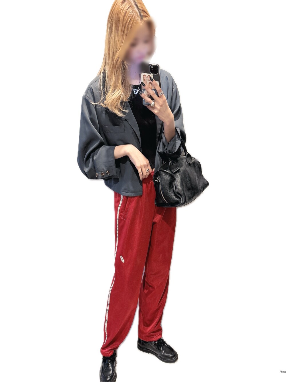 「カジュアル、シンプル、ママコーデ、ジャケット、ジャージ、ラインパンツ、おしゃれさんと繋がりたい、ootd、古着、春コーデ、休日スタイル」｜「vintage asics.のアイテム（パンツ、レッド系）」を使った、mik_.さん（レディース・162cm）の春コーディネートの1枚目の写真