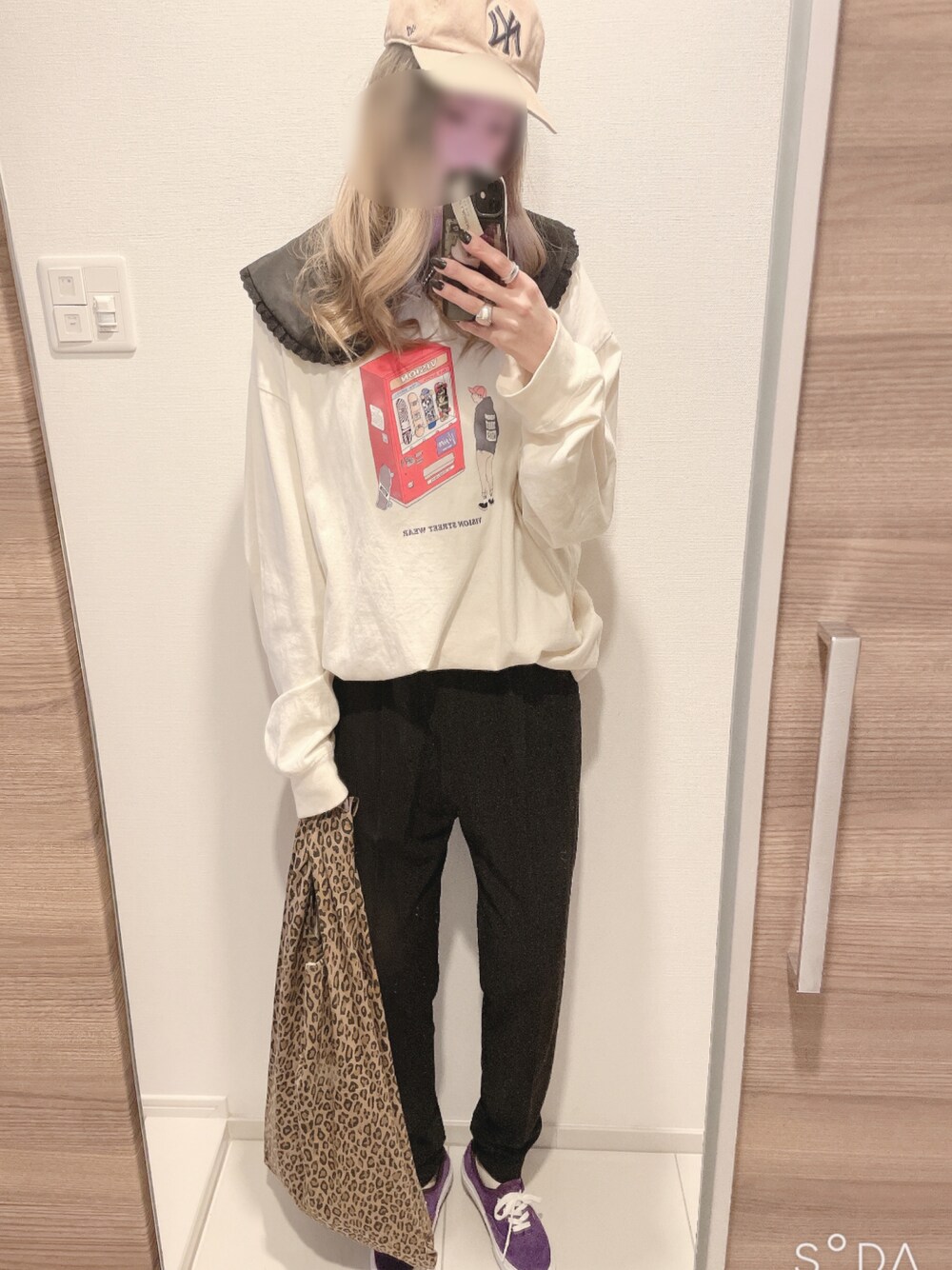 「カジュアル、シンプル、ママコーデ、キャップ、スニーカー、VANS、春コーデ、おしゃれさんと繋がりたい、ootd、今日のコーデ、レオパード、プリントT」｜「古着のアイテム（Tシャツ/カットソー、ホワイト系）」を使った、mik_.さん（レディース・162cm）の春コーディネートの1枚目の写真