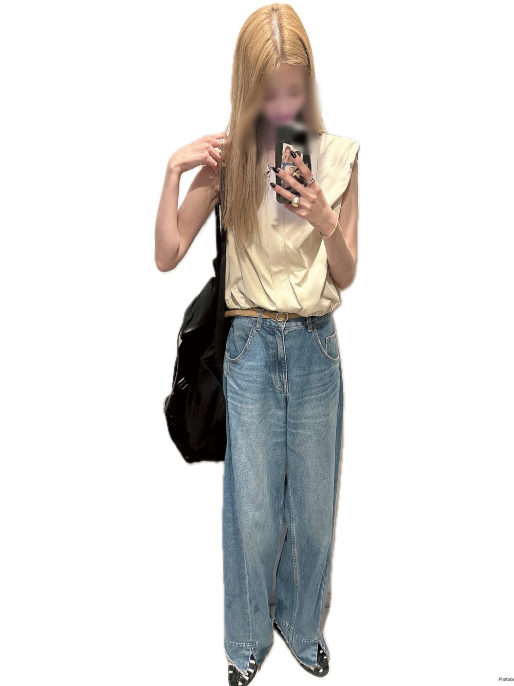 「カジュアル、シンプル、ママコーデ、ベスト、ブラウス、デニム、リュック、サンダル、おしゃれさんと繋がりたい、ootd、夏コーデ」｜「ADAM ET ROPE'のショートパフブラウス（シャツ/ブラウス、ベージュ系）」を使った、mik_.さん（レディース・162cm）の夏コーディネートの1枚目の写真