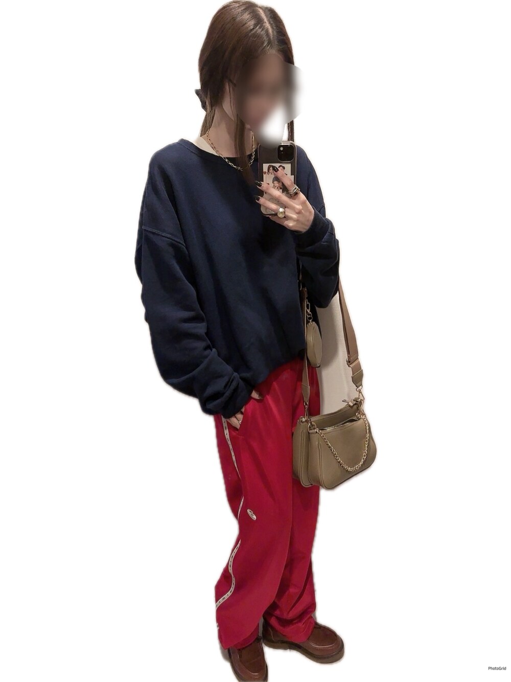 「カジュアル、シンプル、ママコーデ、スウェット、ラインパンツ、ジャージ、めがね、おしゃれさんと繋がりたい、ootd、秋コーデ」｜「ADAM ET ROPE'のアイテム（ショルダーバッグ、ベージュ系）」を使った、mik_.さん（レディース・162cm）の秋コーディネートの1枚目の写真