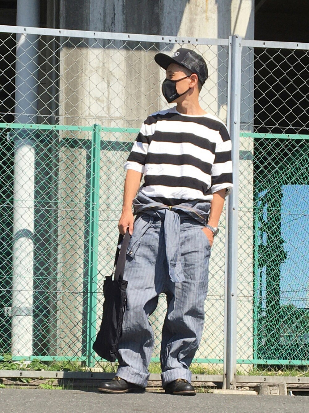 「キャップ、オールインワン、つなぎ、ボーダーTシャツ、編み上げブーツ」｜「RVCAのRVCA メンズ  STAPLE FOAMY TRUCKER キャップ【2021年春夏モデル】/ルーカ 帽子 キャップ（キャップ、ブラック系）」を使った、genさん（メンズ・167cm）の秋コーディネートの1枚目の写真