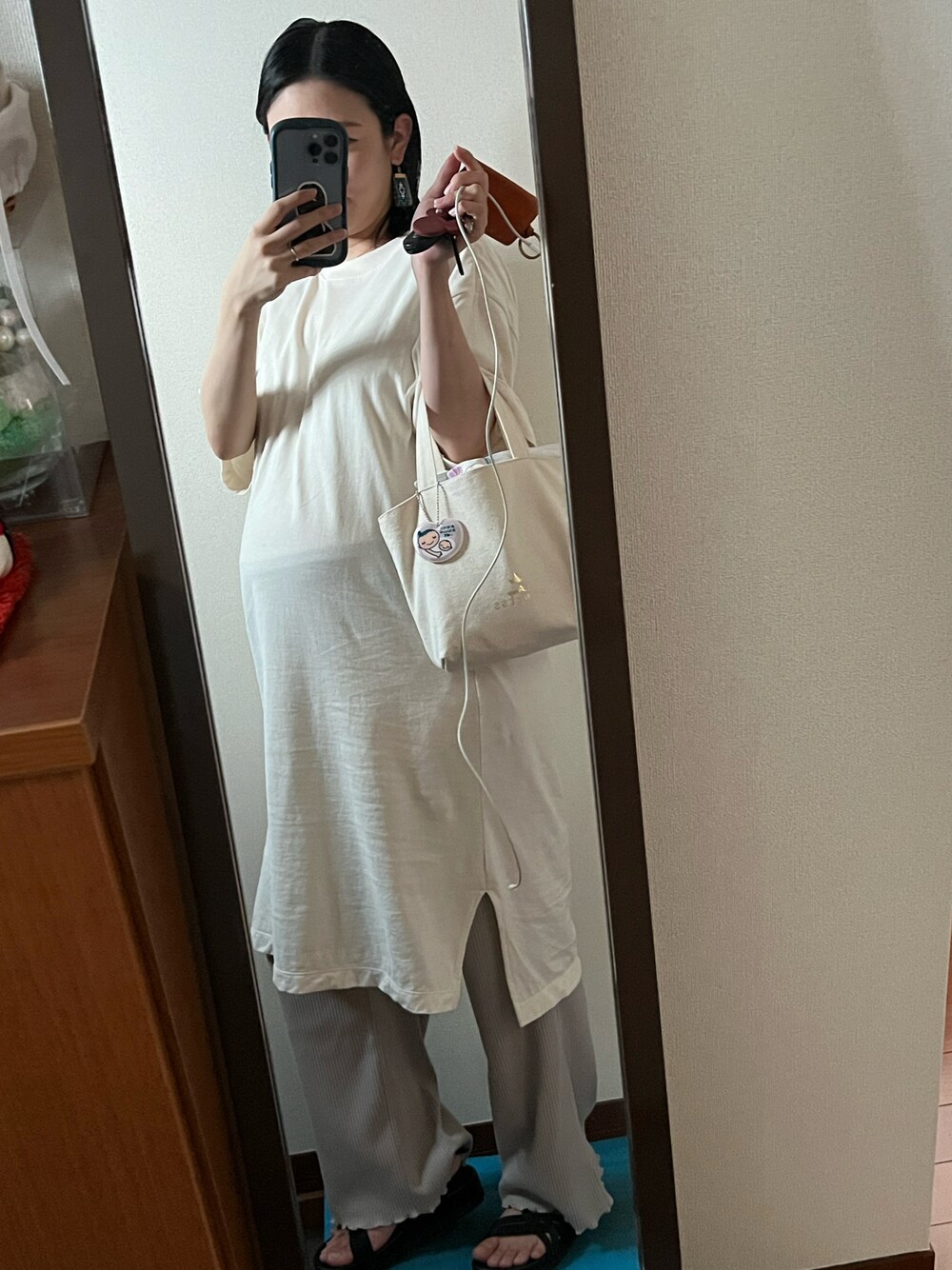 「UNIQLOのクルーネックTワンピース（半袖）（ワンピース、ホワイト系）」を使った、っちさん（レディース・158cm）の秋コーディネートの1枚目の写真