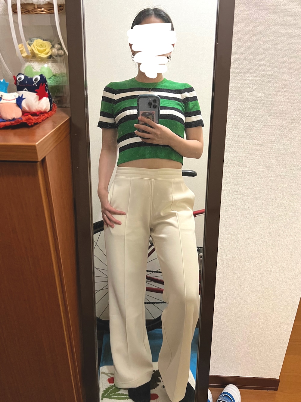 「ZARAのアイテム（Tシャツ/カットソー、グリーン系）」を使った、っちさん（レディース・158cm）の秋コーディネートの1枚目の写真