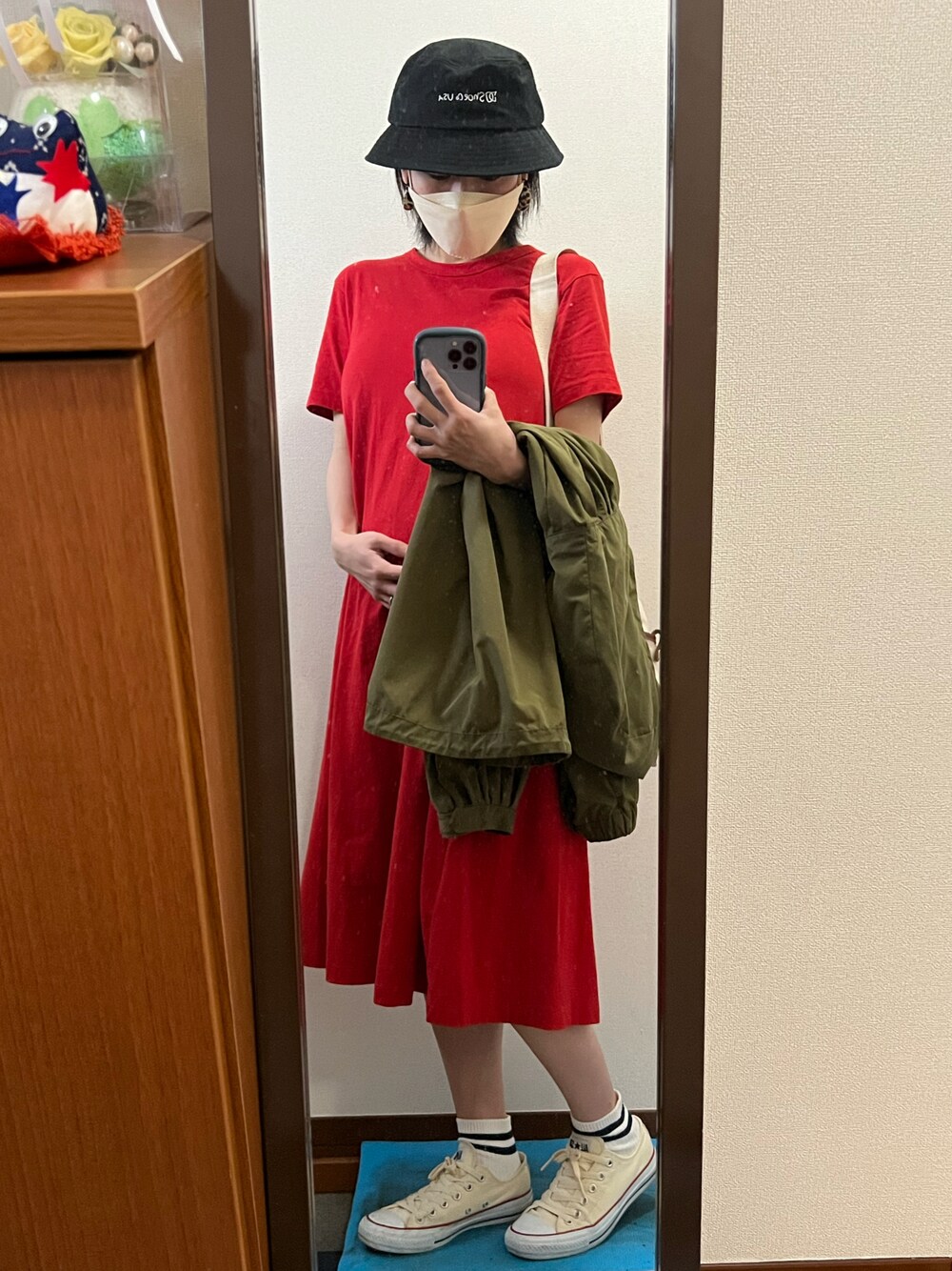 「DC SHOESの【WEB限定】21 SKETCH HAT（ハット、ブラック系）」を使った、っちさん（レディース・158cm）の秋コーディネートの1枚目の写真