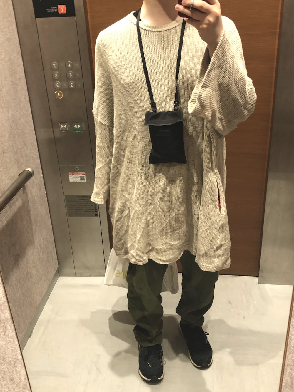 「STORAMAのキュレーターマキシサマーニット（ニット/セーター、ベージュ系）」を使った、だぁ!だぁ!だぁ!さん（メンズ・170cm）の春コーディネートの1枚目の写真