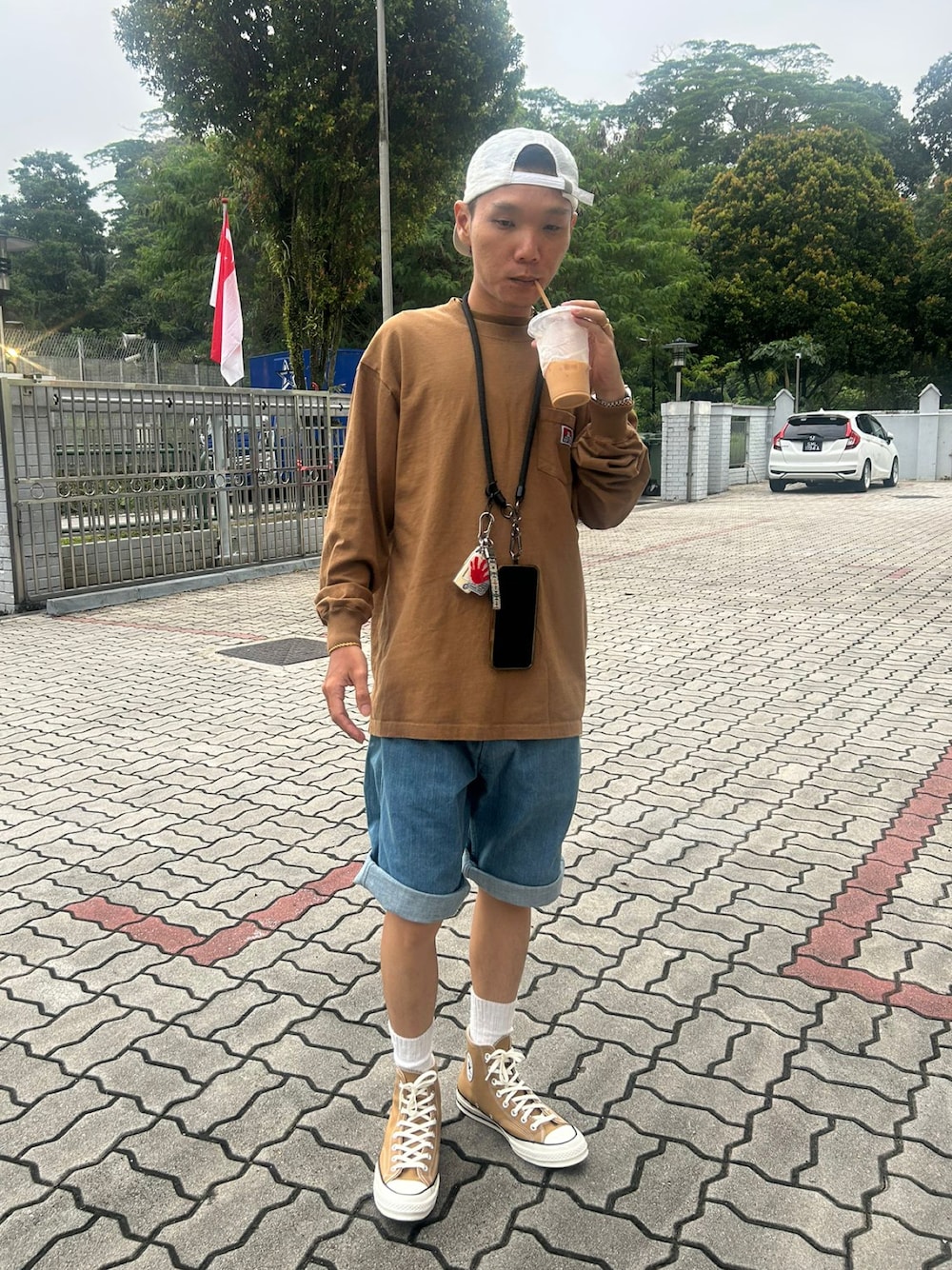 「converse、ROLEX、EVISU、BEN DAVIS、birthday outfit」｜「CONVERSEのアイテム（スニーカー、ブラウン系）」を使った、Ng Joelさん（メンズ・170cm）の夏コーディネートの1枚目の写真