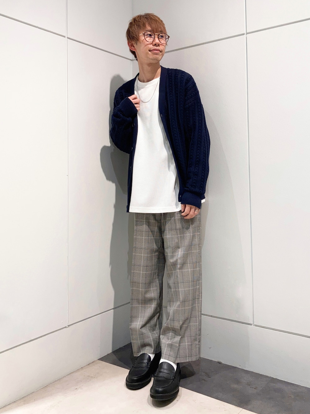 「40代」｜「THE SHOP TK のチャンキーニットカーデ（カーディガン/ボレロ、ブルー系）」を使った、つーじーさん（メンズ・168cm）の春コーディネートの1枚目の写真