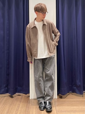 「THE SHOP TK （ザ ショップ ティーケー ）の【半歩先のオシャレ】デニムカーブパンツ　セットアップ可/洗濯機OK（デニムパンツ、ブラック系）」を使った、つーじーさん（メンズ・168cm）の春コーディネート