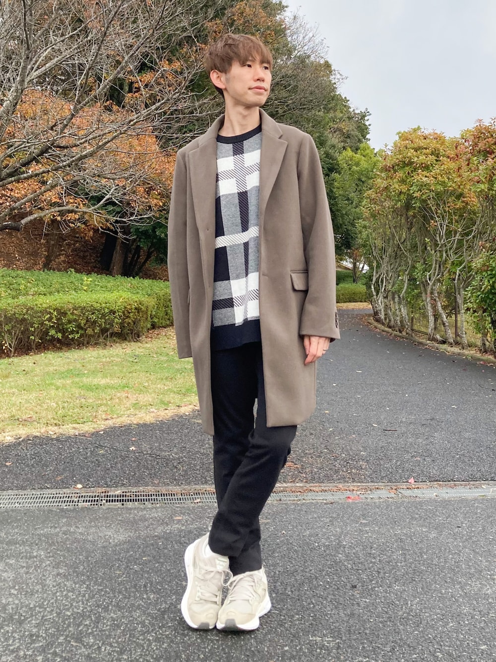 「秋冬コーデ、メンズコーデ、アウター、シンプルスタイル、ブラック」｜「THE SHOP TK の【マシンウォッシャブル/ON OFF対応】メルトンチェスターコート（チェスターコート、グリーン系）」を使った、つーじーさん（メンズ・168cm）の冬コーディネートの1枚目の写真