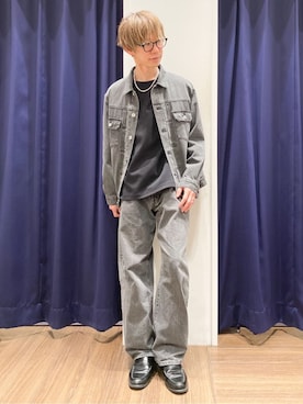 「THE SHOP TK （ザ ショップ ティーケー ）の【半歩先のオシャレ】デニムカーブパンツ　セットアップ可/洗濯機OK（デニムパンツ、ブラック系）」を使った、つーじーさん（メンズ・168cm）の冬コーディネート