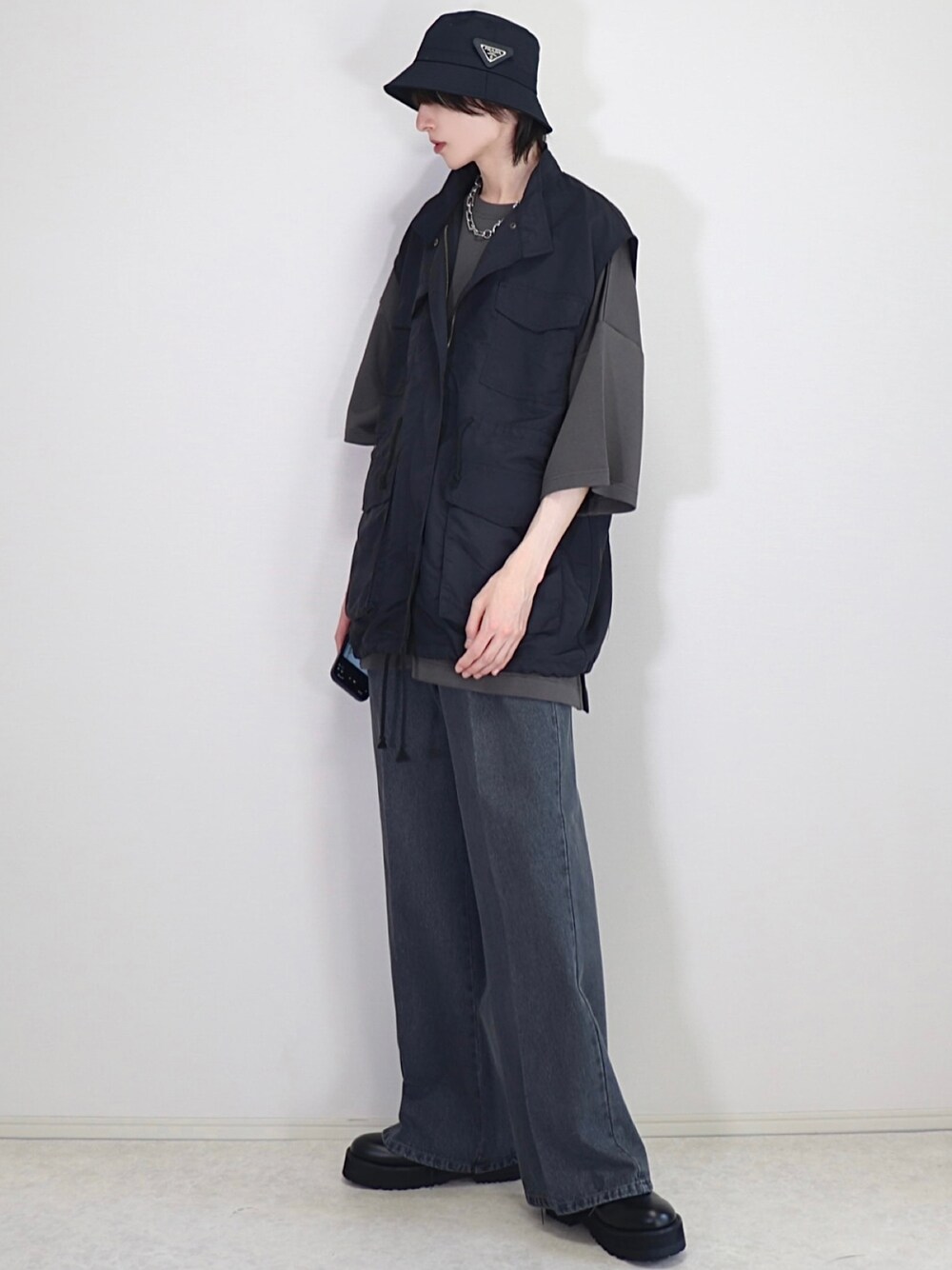 「MONO-MART LADY'Sのハイネックミリタリーナイロンベスト（ベスト、ブラック系）」を使った、ろむしさん（メンズ・174cm）の春コーディネートの1枚目の写真