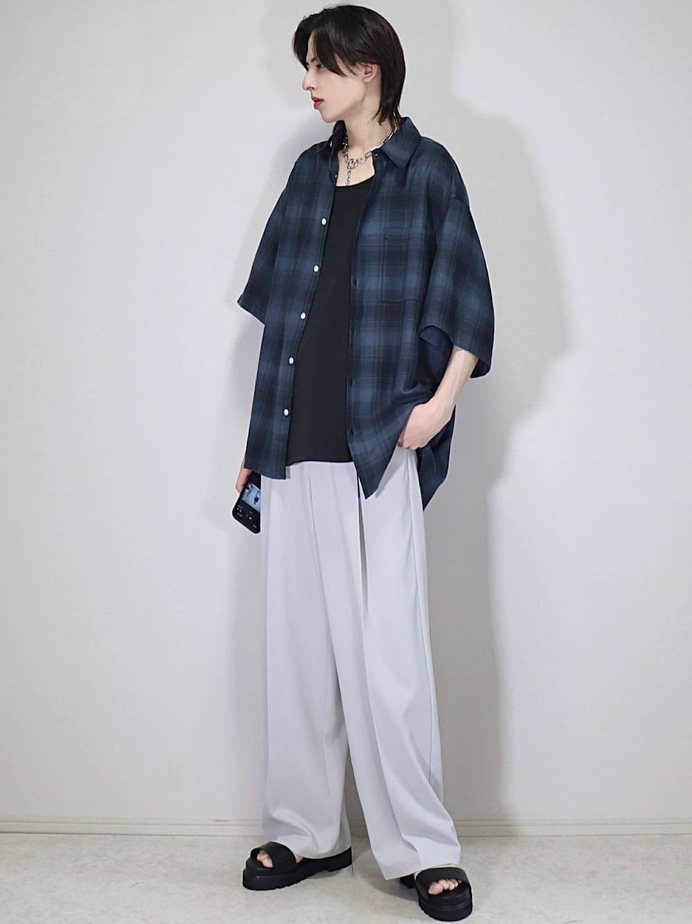 「MONO-MARTのオンブレチェックルーズ半袖シャツ（シャツ/ブラウス、ブラック系）」を使った、ろむしさん（メンズ・174cm）の春コーディネートの1枚目の写真