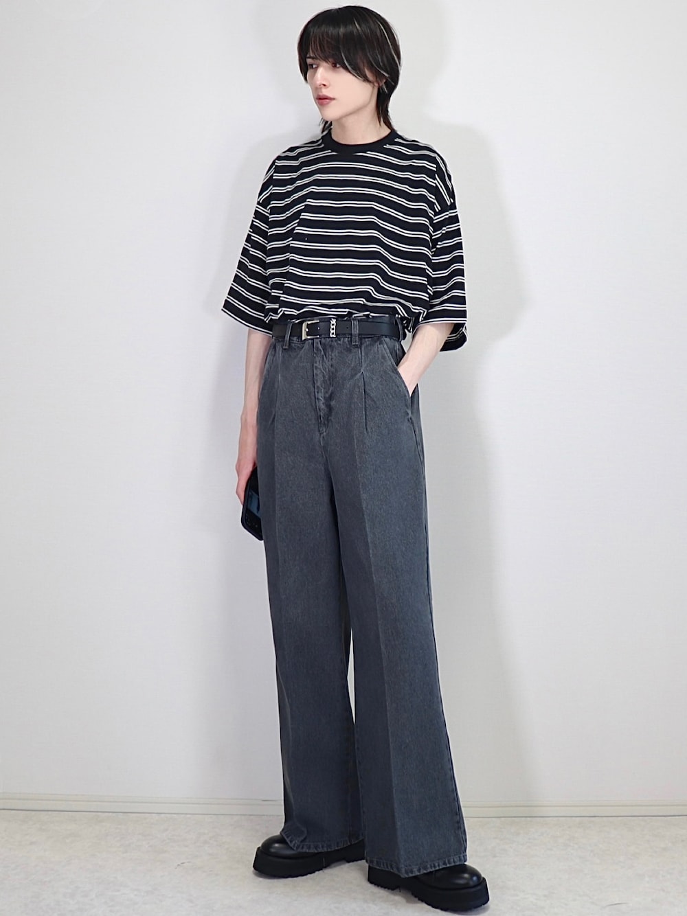 「EMMA CLOTHESのオーバーサイズ マルチボーダー ショートスリーブ Tシャツ EMMA CLOTHES 2023SS（Tシャツ/カットソー、ブラック系）」を使った、ろむしさん（メンズ・174cm）の春コーディネートの1枚目の写真
